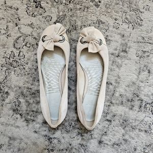 Clark's Cushion Soft Beige Bow Toe Flat Shoes